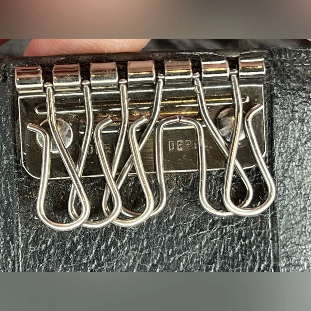 W010. ‼️💗RARE💗‼️ Mini Gucci Black Leather 6 key Ring Wallet/Card Holder EUC - Picture 7 of 10